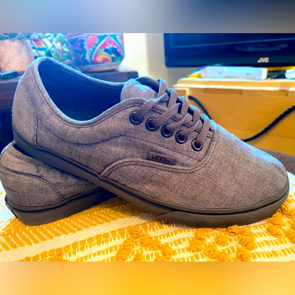 Vans Authentic Men’s Sz 7 grey